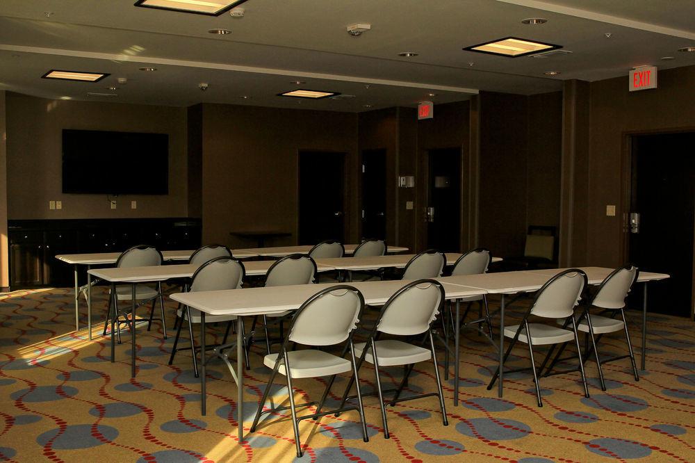 Holiday Inn Express Hotel & Suites Floresville By Ihg Bagian luar foto