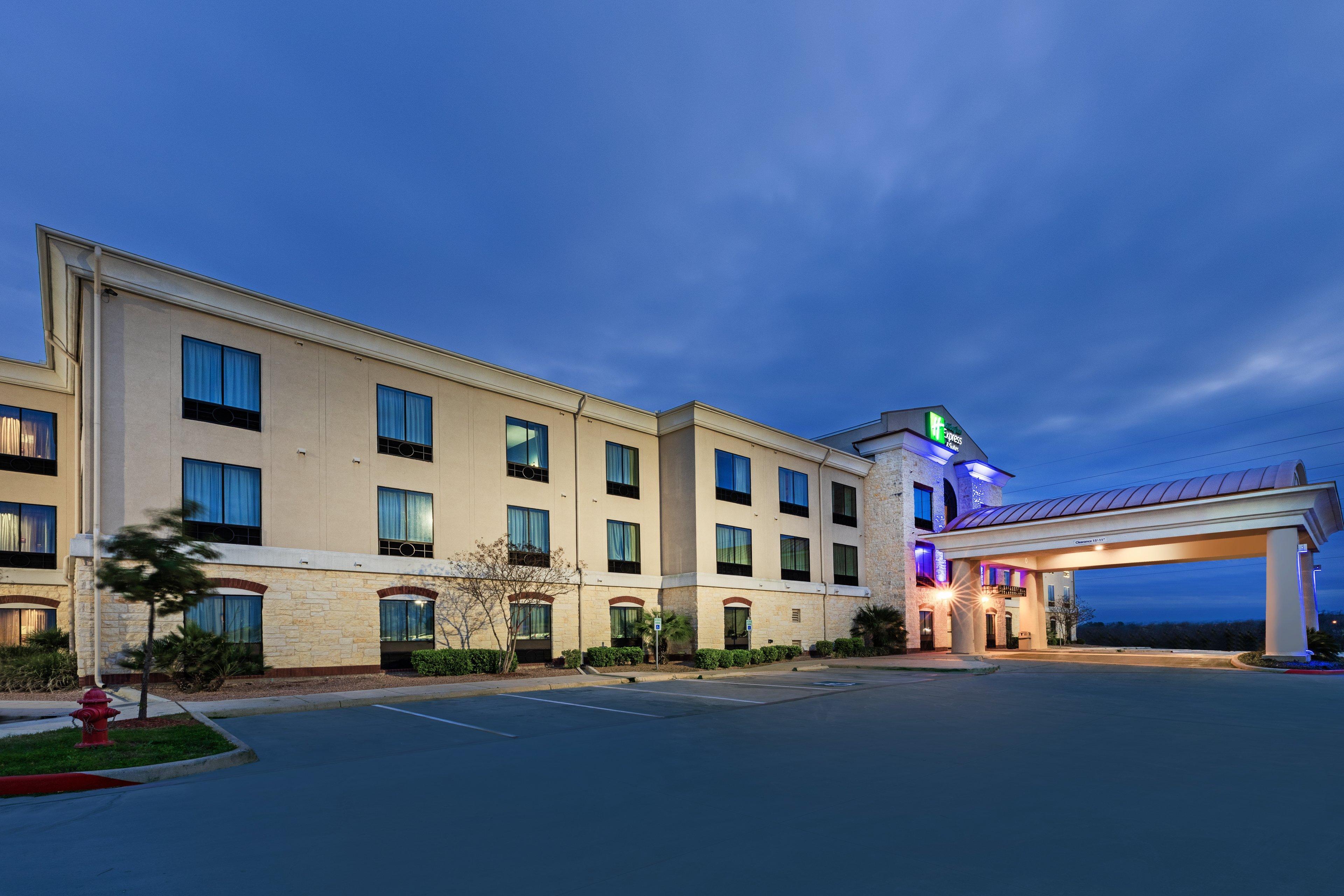 Holiday Inn Express Hotel & Suites Floresville By Ihg Bagian luar foto